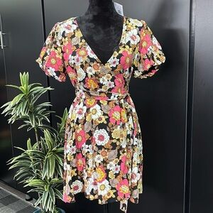 Forever 21 Wrap, low-cut V-neck,puff sleeves, tie waist,floral,linen blend